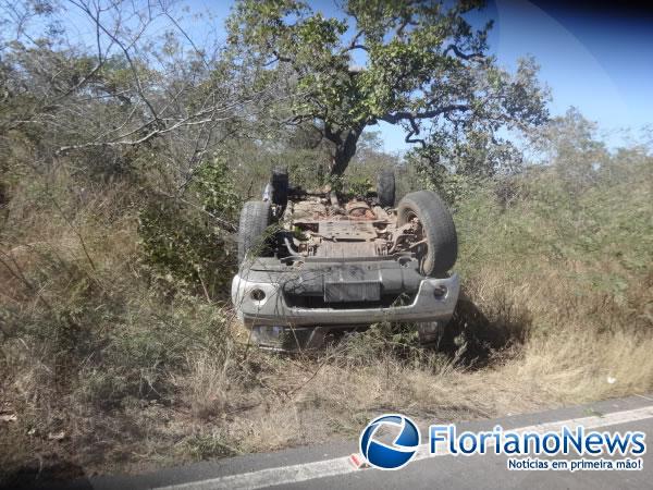 Buraco na pista provoca grave acidente na BR-343.(Imagem:FlorianoNews)