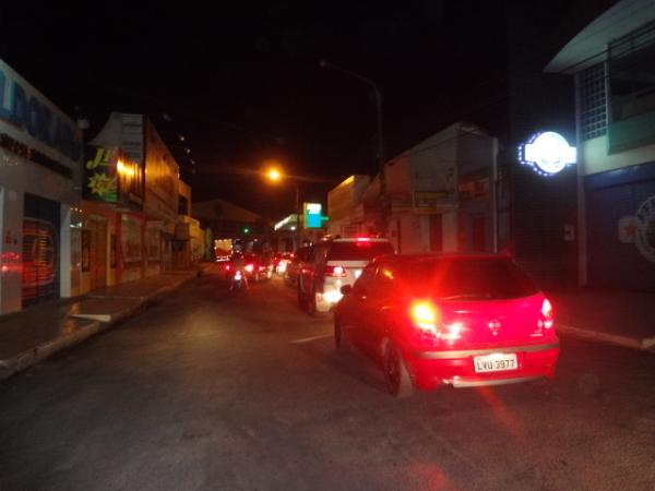 Pol&iacute;cia Militar realizou blitz no centro de Floriano.(Imagem:FlorianoNews)