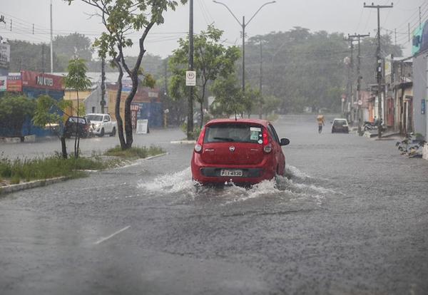 Inmet mantém alerta de chuvas intensas e ventos de até 60 km/h para 176 cidades do Piauí