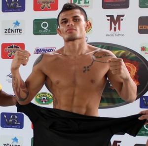 Lutador consegue perder 9kg em 30 dias para evento de MMA: É puxado