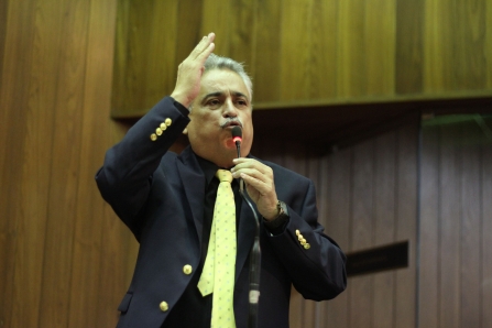 Robert Rios ameça pedir a prisão do presidente da Caixa