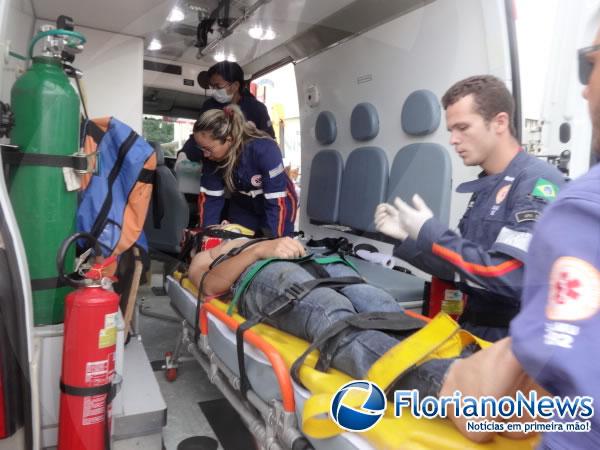 Motociclista fica ferido em colis&atilde;o com ve&iacute;culo de transporte alternativo em Floriano.(Imagem:FlorianoNews)