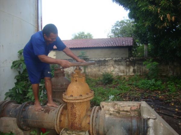 Fornecimento de &aacute;gua &eacute; interrompido em 13 bairros de Floriano.(Imagem:FlorianoNews)