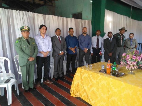 Comandante da PM de Floriano prestigia anivers&aacute;rio do Gin&aacute;sio Primeiro de Maio.(Imagem:3&deg; BPM)