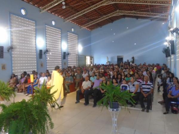 Missa das Mães reúne centenas de fieis nas igrejas de Floriano