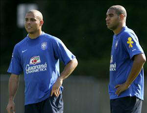 Adriano diz que foi convidado por Ronaldo para jogar no Corinthians