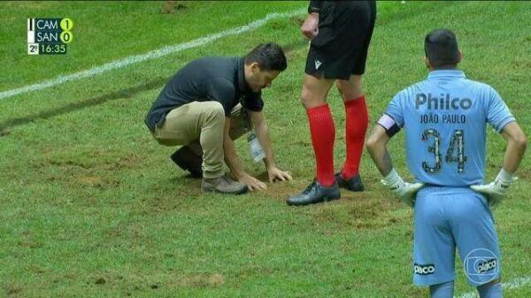 Atl&eacute;tico-MG x Santos &eacute; paralisado para conserto no gramado.(Imagem:Reprodu&ccedil;&atilde;o)