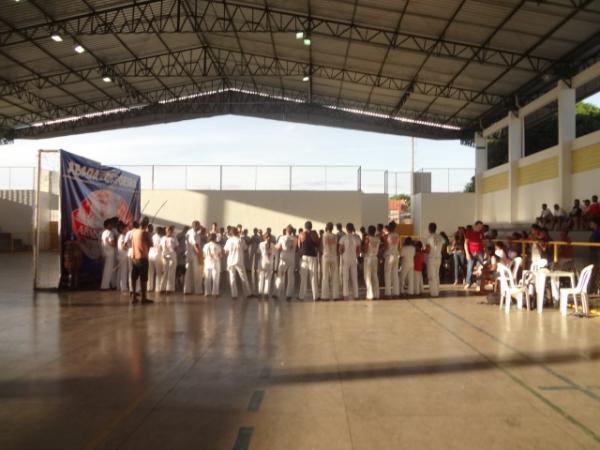 Abad&aacute; Capoeira realizou batismo e troca de cordas em Floriano.(Imagem:FlorianoNews)