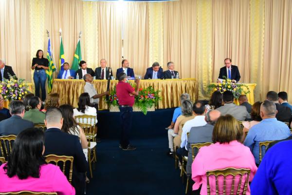Sess&atilde;o Solene concede t&iacute;tulos de cidadania em homenagem aos 126 anos de Floriano(Imagem:CMF)