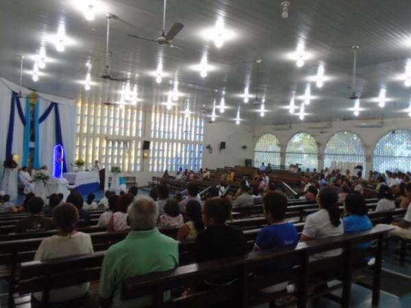 Comunidade cat&oacute;lica de Floriano celebra Nossa Senhora das Gra&ccedil;as.(Imagem:FlorianoNews)