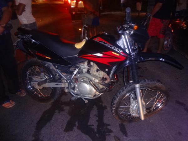 Acidente entre carro e moto deixa duas pessoas feridas em Floriano