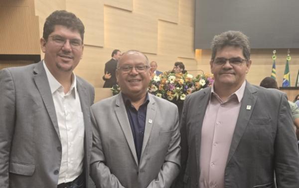 Vereador Danillo Martins, professor Paulo Borges, reitor do IFPI e professor Odim&oacute;genes, pr&oacute;-reitor de ensino do IFPI Floriano.(Imagem:Reprodu&ccedil;&atilde;o/Instagram)