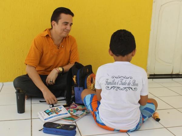 Professor diz que sua rotina mudou totalmente ap&oacute;s a chegada do filho.(Imagem:Gustavo Almeida/ G1)