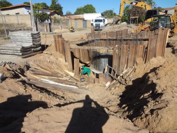 Prefeito visitou obra da esta&ccedil;&atilde;o elevat&oacute;ria em Floriano.(Imagem:FlorianoNews)