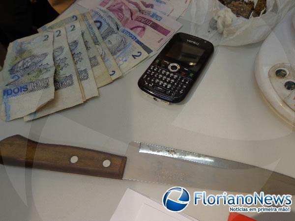 Pol&iacute;cia Civil de Floriano estoura boca de fumo em campo de futebol no bairro Guia.(Imagem:FlorianoNews)