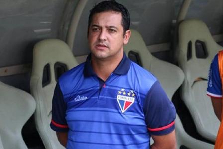 Fortaleza demite técnico Marquinhos Santos antes de início da Série C