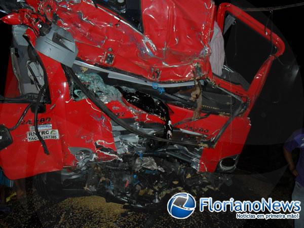 Acidente com dois caminhões resulta em três mortos e dois feridos na PI 140.(Imagem:FlorianoNews)