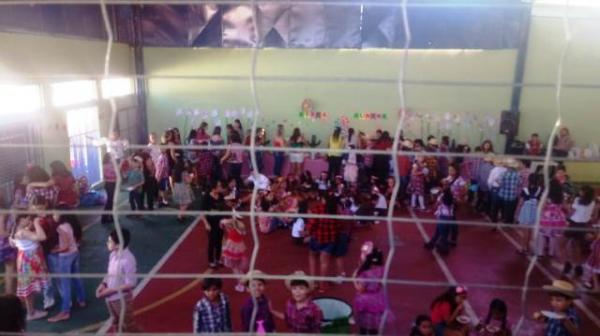 Escola Pequeno Pr&iacute;ncipe promove festa junina para alunos do Ensino Fundamental.(Imagem:FlorianoNews)