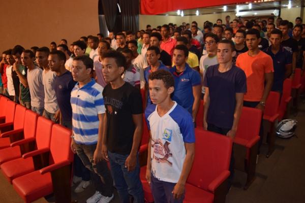 Prefeito Gilberto J&uacute;nior participa de solenidade da Junta Militar.(Imagem:Waldemir Miranda)