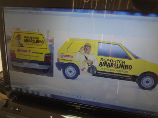 Rep&oacute;rter Amarelinho &eacute; presenteado com um Fiat Mille.(Imagem:FlorianoNews)