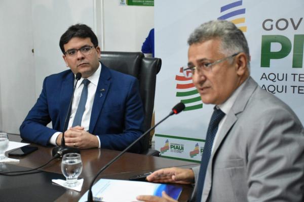 Governador Rafael Fonteles e o reitor da Uespi, Evandro Alberto.(Imagem:Divulga&ccedil;&atilde;o)