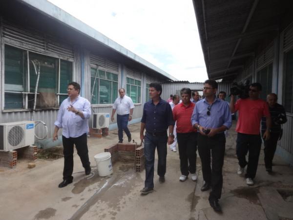 Secret&aacute;rio Estadual de Sa&uacute;de realizou inspe&ccedil;&atilde;o em obras do setor de sa&uacute;de de Floriano.(Imagem:FlorianoNews)
