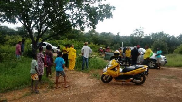 A&ccedil;&atilde;o social do Projeto Amarelinho distribui alimentos para fam&iacute;lias da zona rural de Floriano.(Imagem:FlorianoNews)