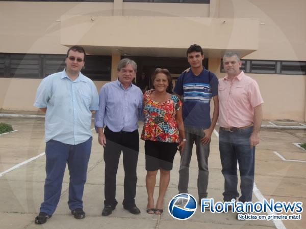 UFPI Campus Floriano adquire novo &ocirc;nibus.(Imagem:FlorianoNews)