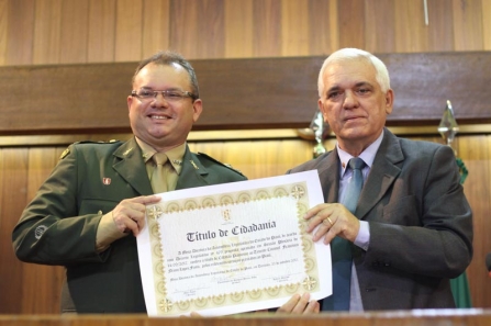 Comandante do 25º BC recebe o Título de Cidadão Piauiense