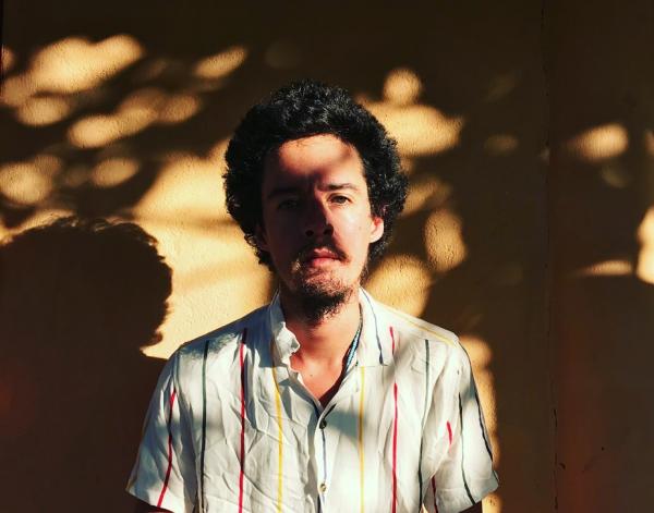Inspirada pelas sensações provocadas pela pandemia, a seleção do repertório molda o retrato do artista quando (ainda) jovem ? Galo completou 35 anos em junho ? e em isolamento soci(Imagem:Reprodução)