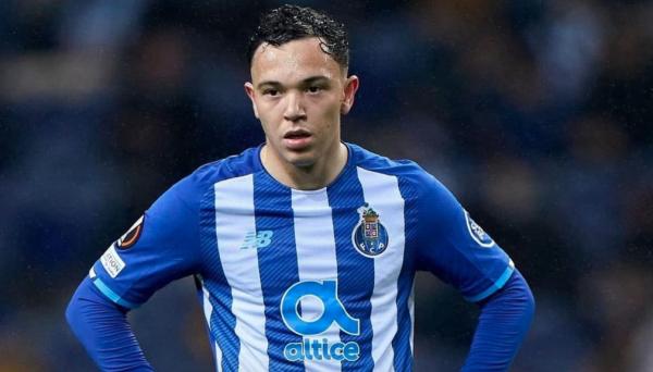 PSG e Tottenham disputam a contratação de ex-atacante do Grêmio, diz jornal