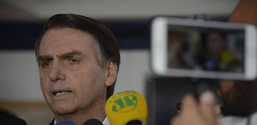 Em programa de governo, Bolsonaro fala em corte de gastos
