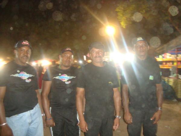 Segura&ccedil;as(Imagem:reda&ccedil;ao)