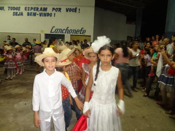 Col&eacute;gio Imparcial realizou tradicional Festa Junina em Bar&atilde;o de Graja&uacute;.(Imagem:FlorianoNews)