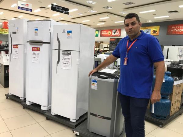 Biserra, chefe do setor de m&oacute;veis e eletros do Armaz&eacute;m Para&iacute;ba(Imagem:FlorianoNews)