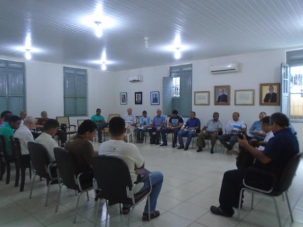 Dom Edivalter preside primeira reunião do clero após assumir Diocese de Floriano