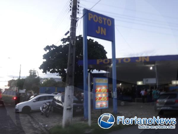 PM é acionada para conter farras em posto de combustível.(Imagem:FlorianoNews)