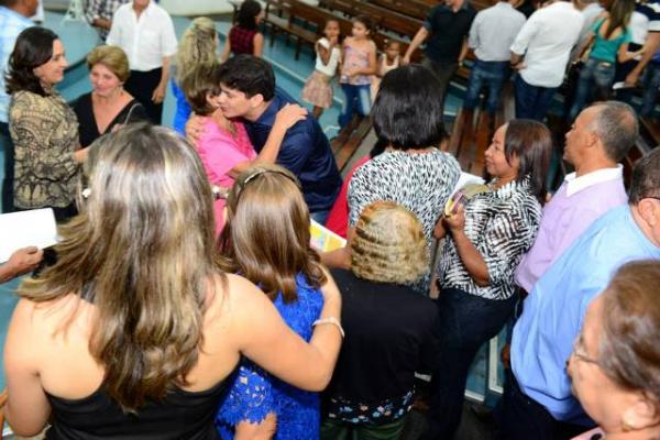 En&eacute;as Maia comemora anivers&aacute;rio com amigos em Missa.(Imagem:Jaquelina Nascimento)