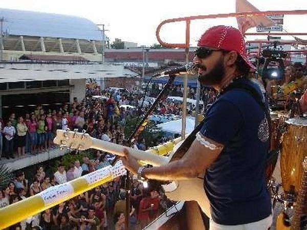  Banda Nair&ecirc; foi uma das atra&ccedil;&otilde;es do Carnaval 2014 em Picos.(Imagem:Arquivo/ Banda Nair&ecirc;)