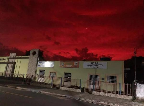  Fen&ocirc;meno provocado por cinzas vulc&acirc;nicas em Campo Largo, no Piau&iacute;.(Imagem:Reprodu&ccedil;&atilde;o/Jorge Lu&iacute;s )