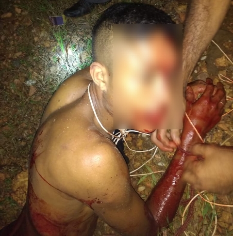 Jovem é encontrado amarrado com fios elétricos às margens da BR-343