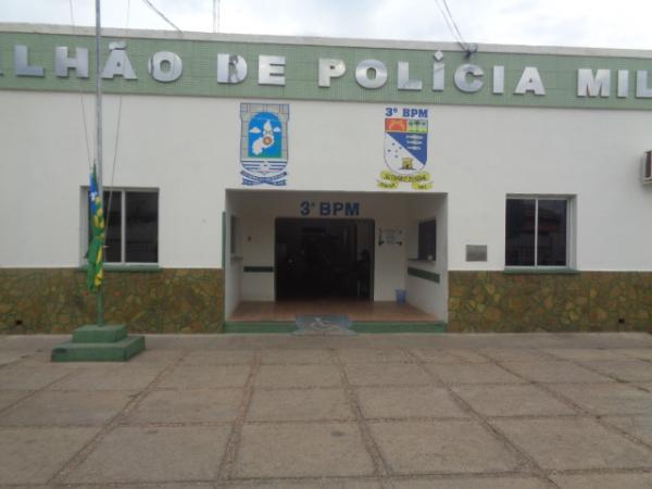 Jovens são assaltadas por dupla armada de facão em Floriano
