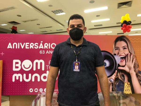 Bezerra, chefe do setor de m&oacute;veis e eletros do Armaz&eacute;m Para&iacute;ba.(Imagem:FlorianoNews)
