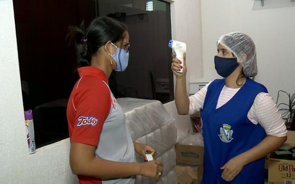 Vigil&acirc;ncia sanit&aacute;ria fiscaliza supermercados em Floriano.(Imagem:Aparecida Santana/ TV Clube)