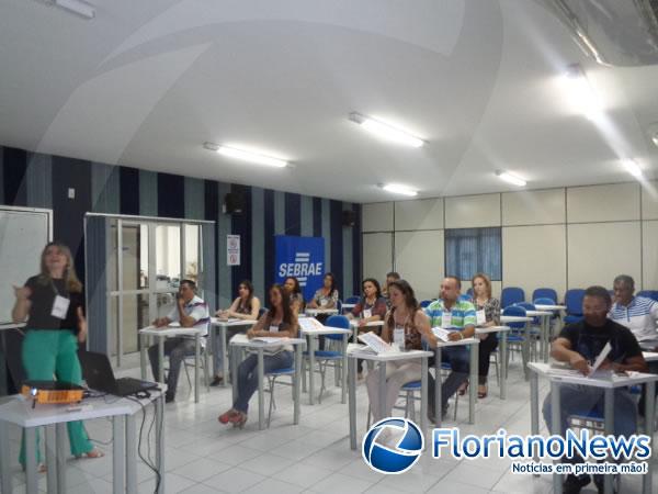 Cajueiro Motos realiza treinamento sobre gest&atilde;o estrat&eacute;gica de vendas.(Imagem:FlorianoNews)