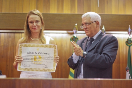 Assembleia concede cidadania à promotora carioca