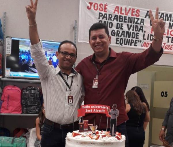 Gerente do Para&iacute;ba de Floriano faz aniversario e ganha festa surpresa.(Imagem:Divulga&ccedil;&atilde;o)