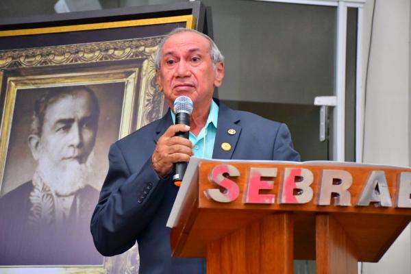 Presidente Joab Curvina representa a Câmara Municipal na IV Convenção Empresarial de Floriano.(Imagem:CMF)