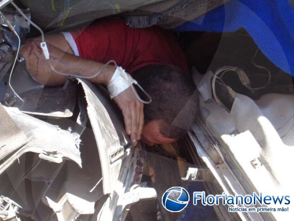 Caminhão tomba e motorista morre em acidente na PI 140.(Imagem:FlorianoNews)