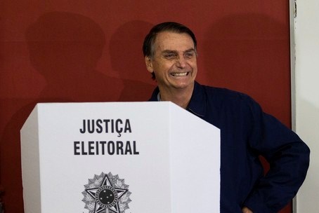 Jair Bolsonaro vota em escola da Vila Militar, no Rio de Janeiro